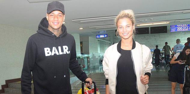 Yeni transfer van der Wiel İstanbul'da