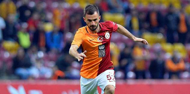 Emre imza atmaya gidiyor
