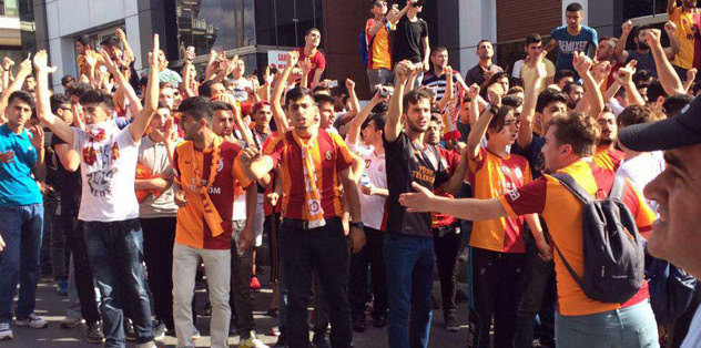 Taraftar Florya'yı bastı