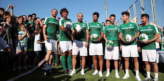 Bursaspor'dan imza şov!