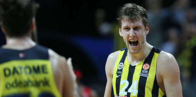 Vesely’den 3 yıllık imza