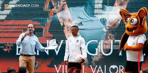 Luis Nani imzayı attı