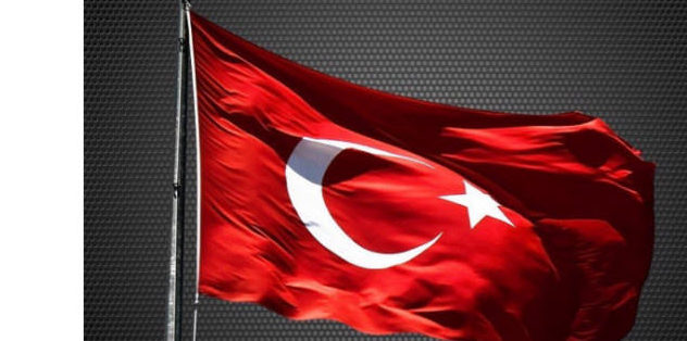 Futbolculardan bayraklı protesto