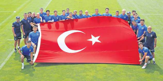 Darbeye karşı bayraklı cevap