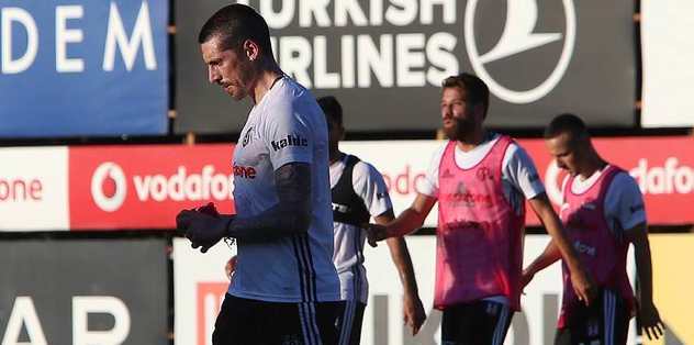 Sosa süresiz kadro dışı bırakıldı!