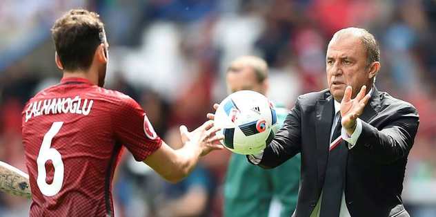 Hakan Çalhanoğlu'ndan Terim'e sitem