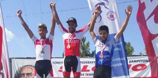Bisikletçiler kıyasıya yarıştı