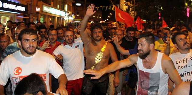 Başpehlivan Kara demokrasi nöbetinde