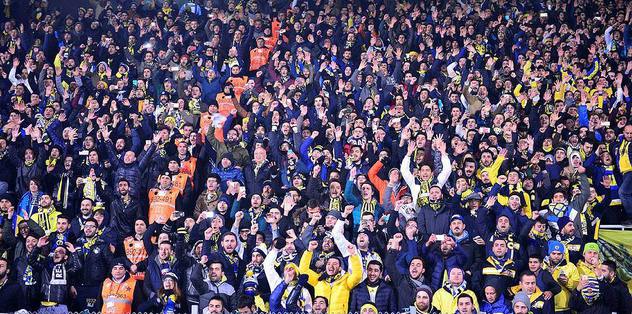 Genç FB tribünden çekildi