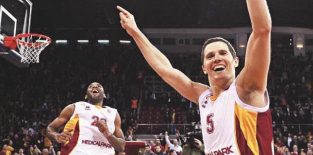 Lakovic basketbola veda etti