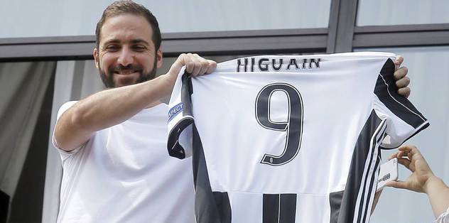 Higuain basına tanıtıldı