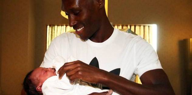 Hutchinson, ikinci kez baba oldu