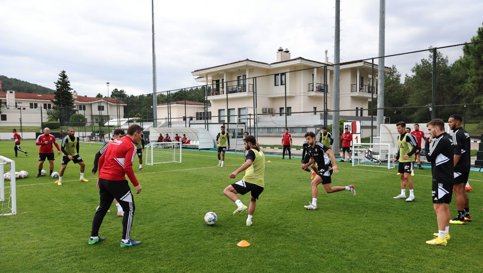 aSpor: Beşiktaş-Fenerbahçe derbisi öncesi Rachid Ghezzal ve Nathan Redmond müjdesi
