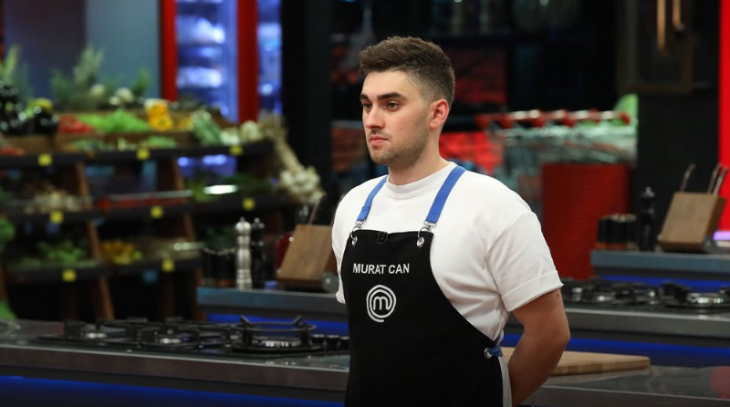 masterchef-eleme-adayi-kim-oldu-3-kasim-dun-aksam-masterchef-potaya-kim-gitti-dokunulmazlik-oyununu-hangi-taki-1762236392505.png