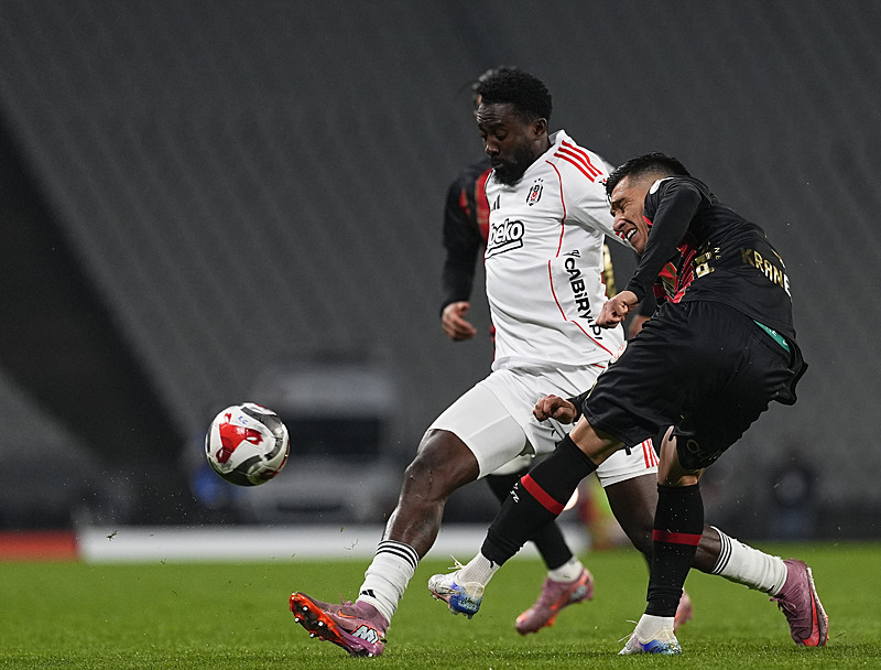 besiktas-deplasmanda-fatih-karagumruku-2-0-yendi-1764528887241.jpeg