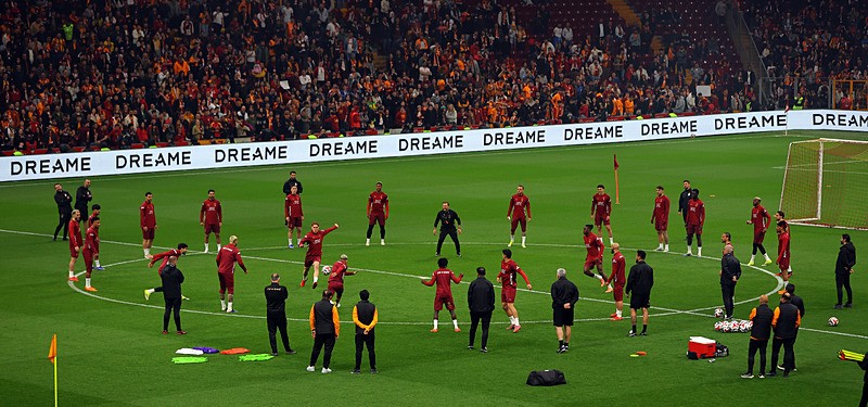 galatasaray-taraftara-acik-antrenman-gerceklestirdi-1777491699494.jpeg