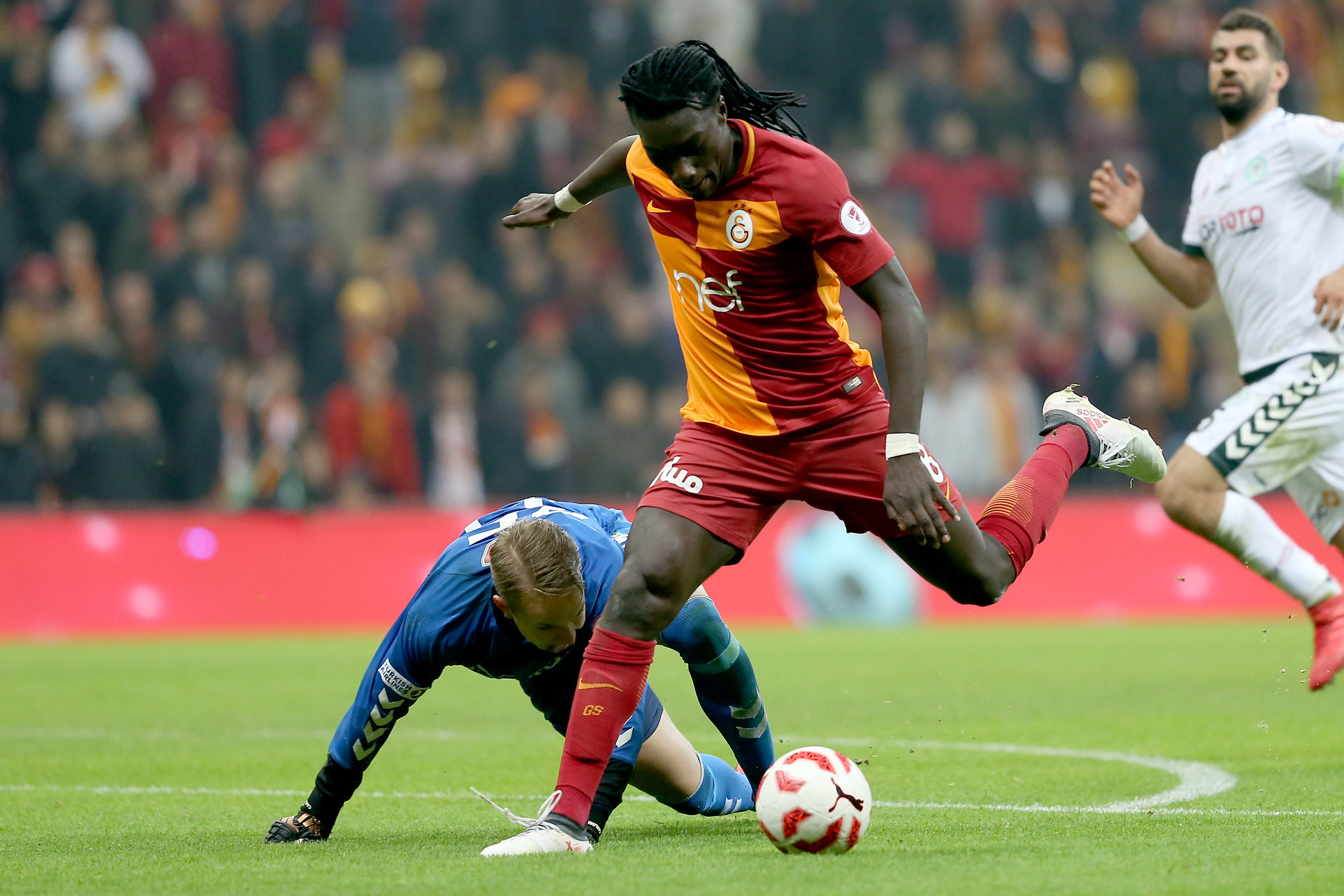 Bafetimbi Gomis satıldı