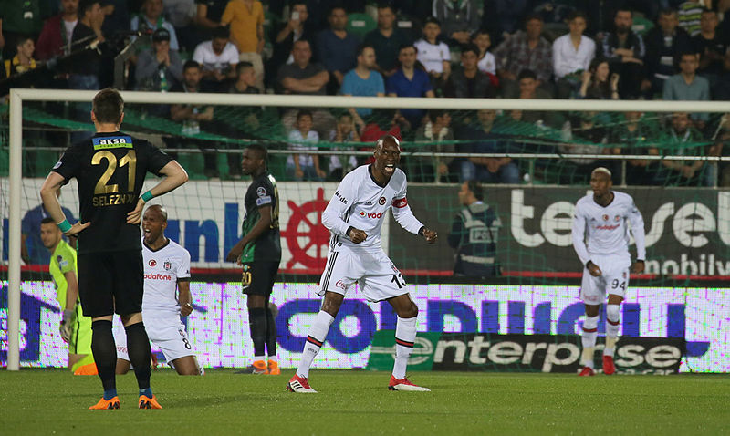 Beşiktaş, Atiba ile 1+1 yıllık anlaşma sağladı