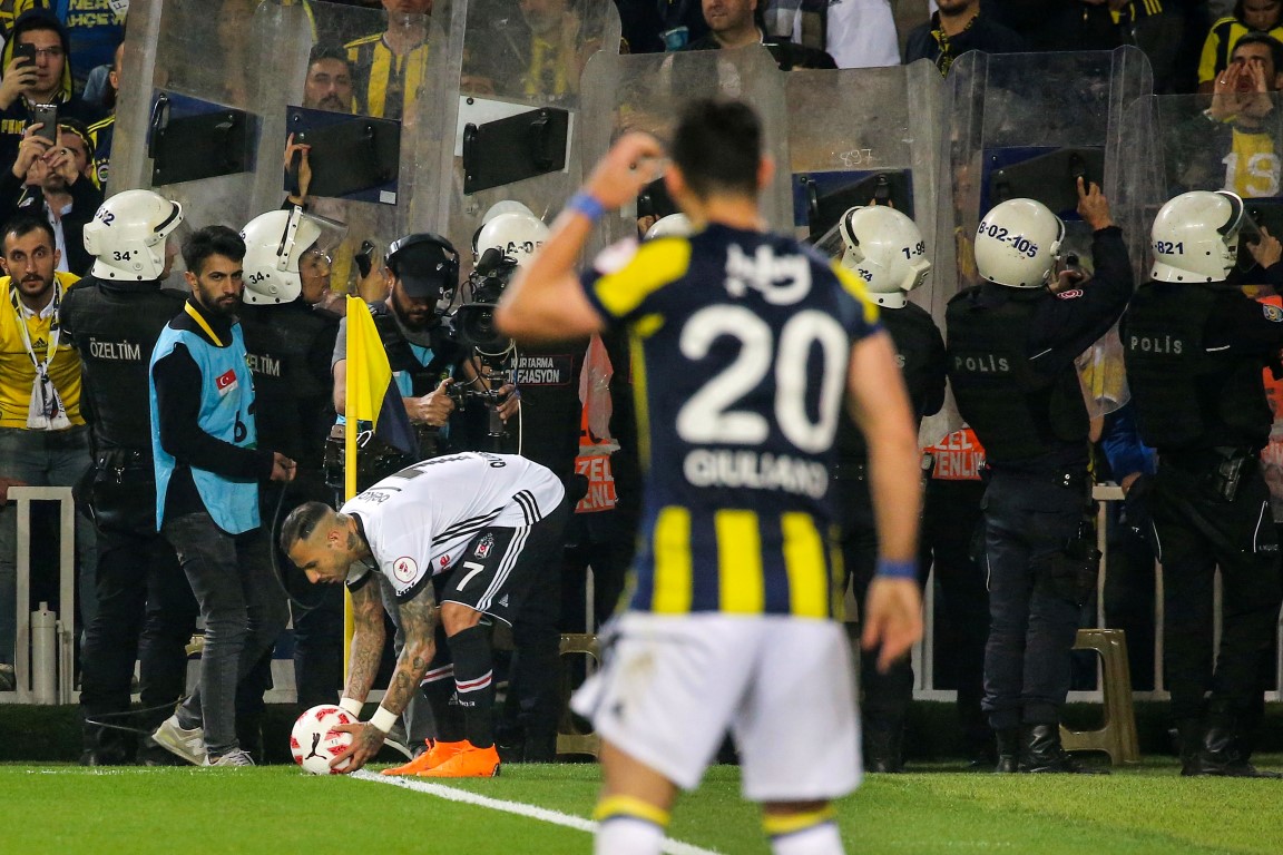 Fenerbahçe - Beşiktaş maçının akıbeti belli oldu!