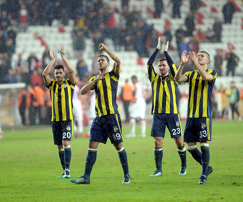 Fenerbahçe Josef de Souza’nın sözleşmesini uzatıyor