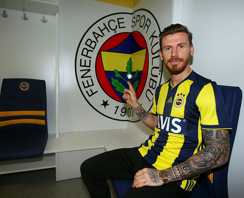 Fenerbahçe’de iki yıldız kadro dışı!