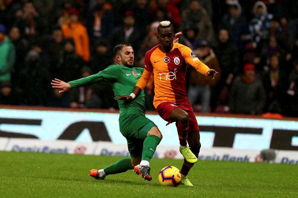 Galatasaray’da kavga depremi! Oyuncular birbirine girdi...