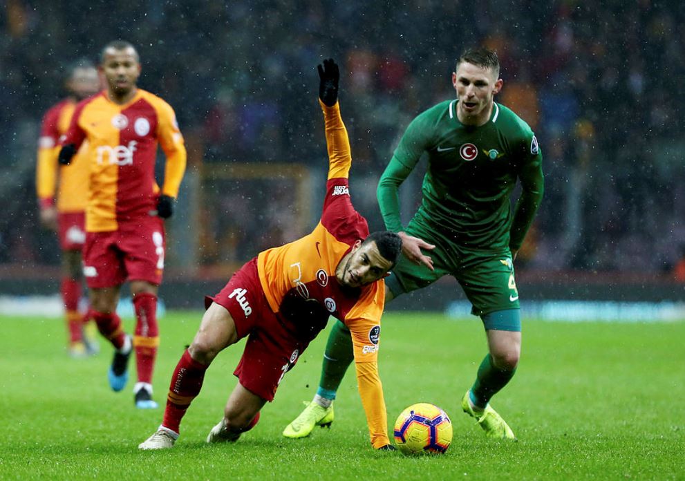 Galatasaray’da kavga depremi! Oyuncular birbirine girdi...