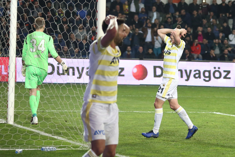 Ersun Yanal Fenerbahçe’de taşları yerinden oynatıyor!
