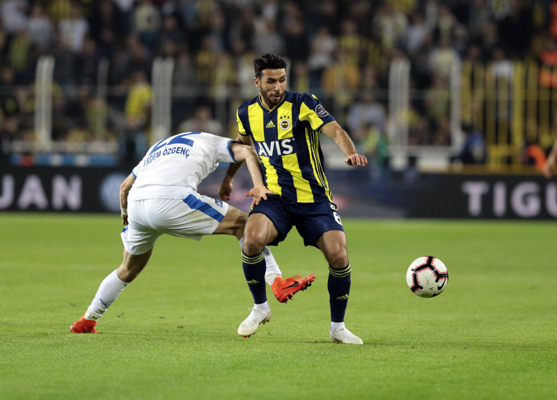 Fenerbahçe’ye yeni sol bek!