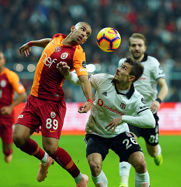 Galatasaray ve Beşiktaş arasında nefes kesen transfer yarışı!