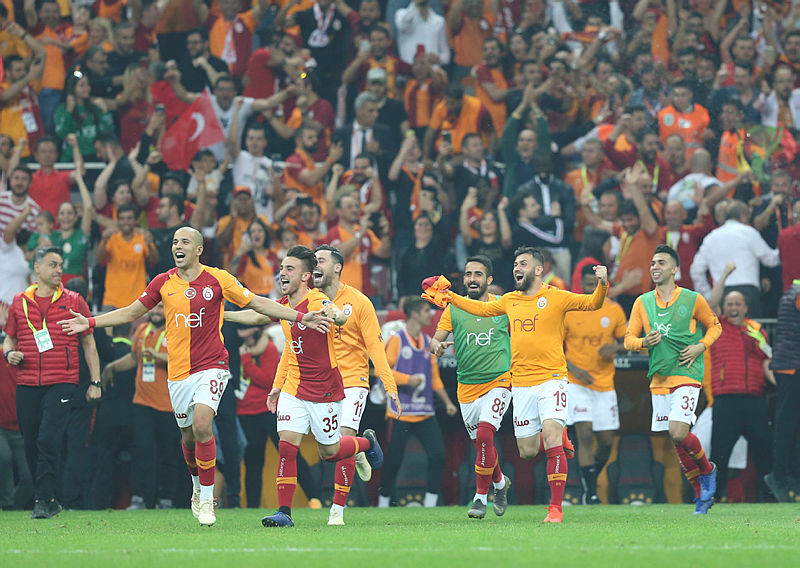 Galatasaray’dan kritik hamle! Barcelona ile görüşecekler!