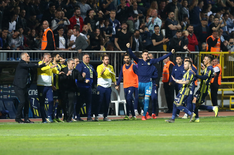 Fenerbahçe’de Ersun Yanal’dan flaş karar!