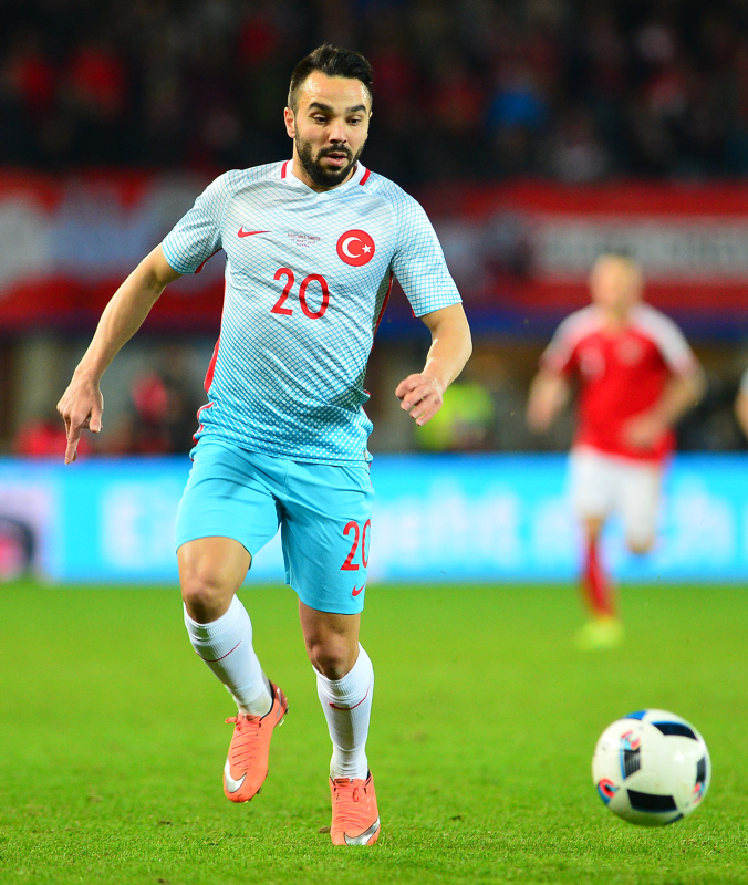 Tecrübeli futbolcu Volkan Şen geri dönüyor