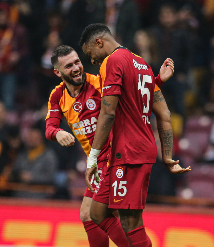 Golden sonra Fatih Terim havalara uçtu! İşte o anlar...