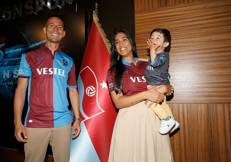 Fırtına dinmiyor! Trabzonspor’dan bir transfer daha
