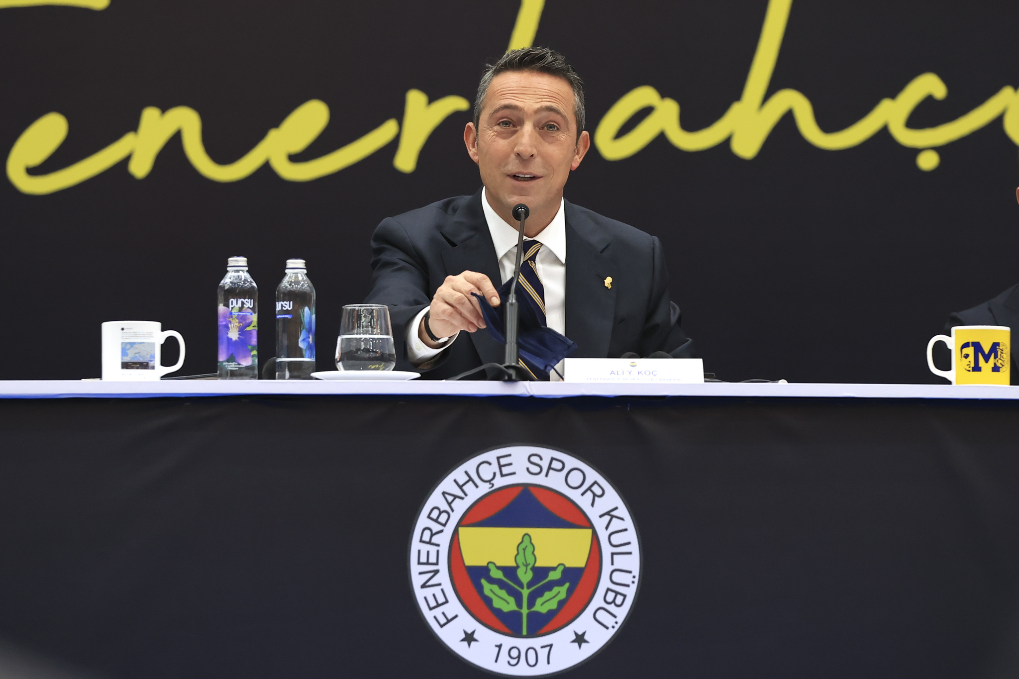 Ali Koç’tan toplantıya gölge düşüren sözler! Mesut Özil ve Burak Yılmaz...
