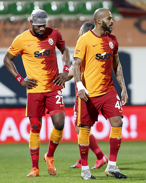 Son dakika spor haberi: Galatasaray’dan çifte imza! Teklifler ortaya çıktı