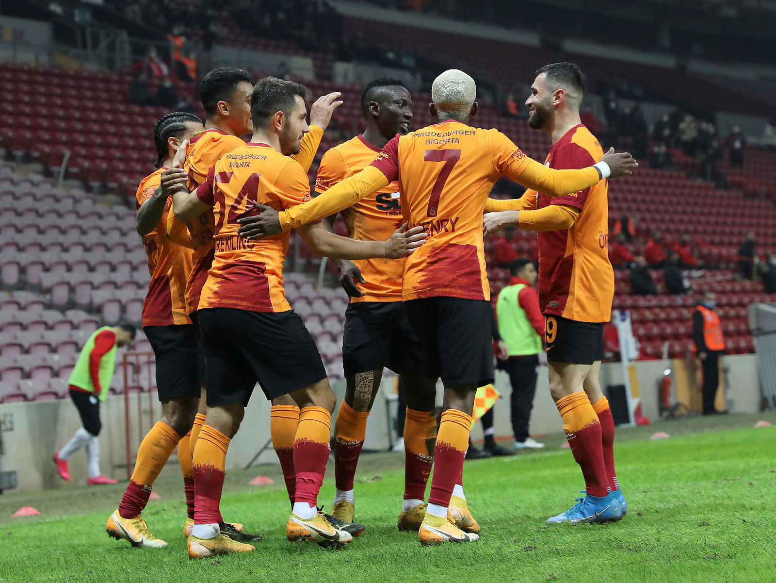 Son dakika spor haberleri: Galatasaray’da yıldız ismin sözleşmesi uzatılacak mı? Karar verildi