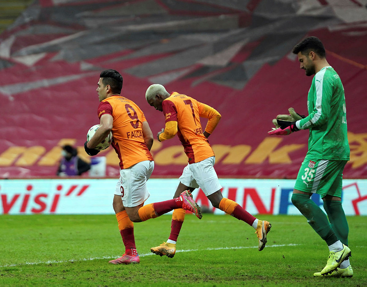 Son dakika spor haberleri: Galatasaray’da Onyekuru için flaş sözler! Ağır yükü çekiyor ama...