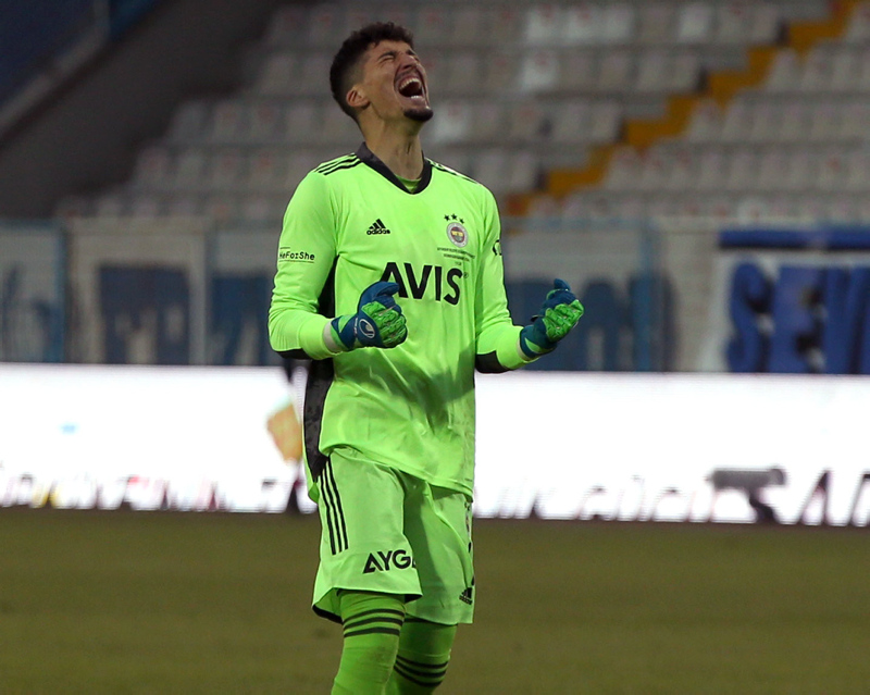 Son dakika spor haberleri: Fenerbahçe’de derbinin yıldızıydı! Altay Bayındır’ın o istatistiği...