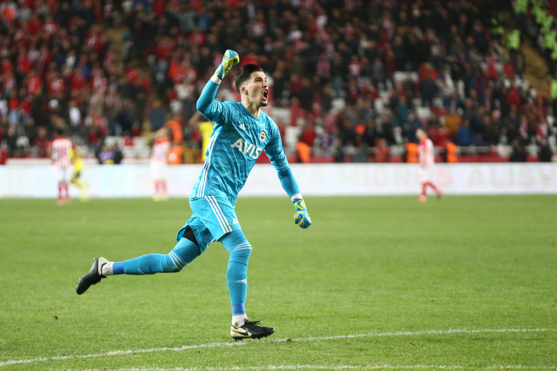 Son dakika spor haberleri: Fenerbahçe’de derbinin yıldızıydı! Altay Bayındır’ın o istatistiği...