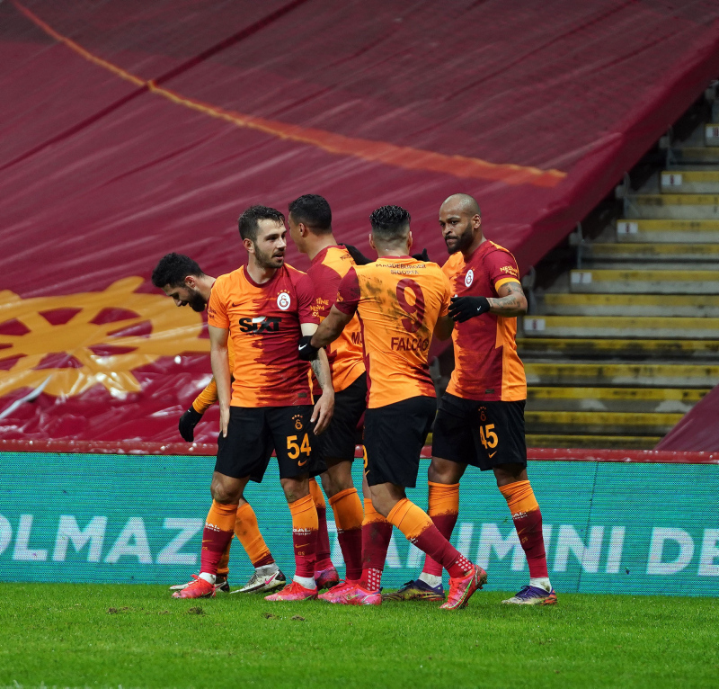 Fatih Terim takıma neşteri vurdu! Galatasaray’da ilk 11 değişiyor