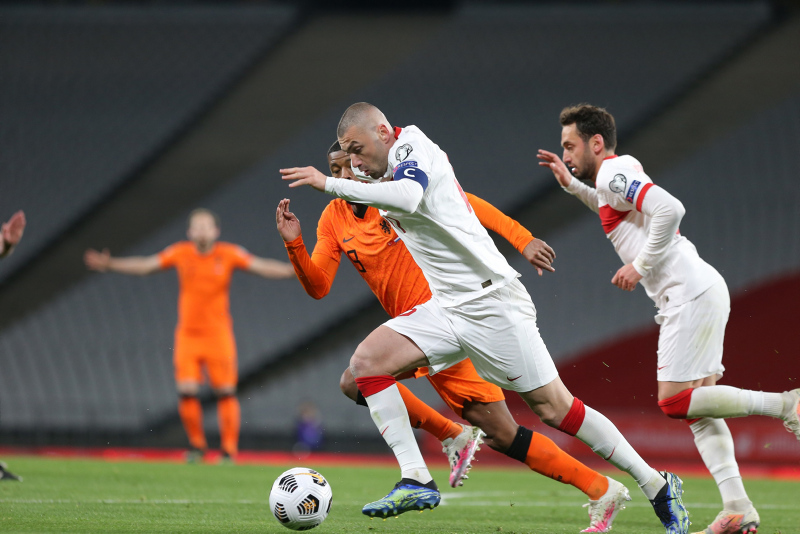 Son dakika spor haberi: Türkiye - Hollanda maçı sonrası Burak Yılmaz’a büyük övgü! Milli Takım’ın alfası