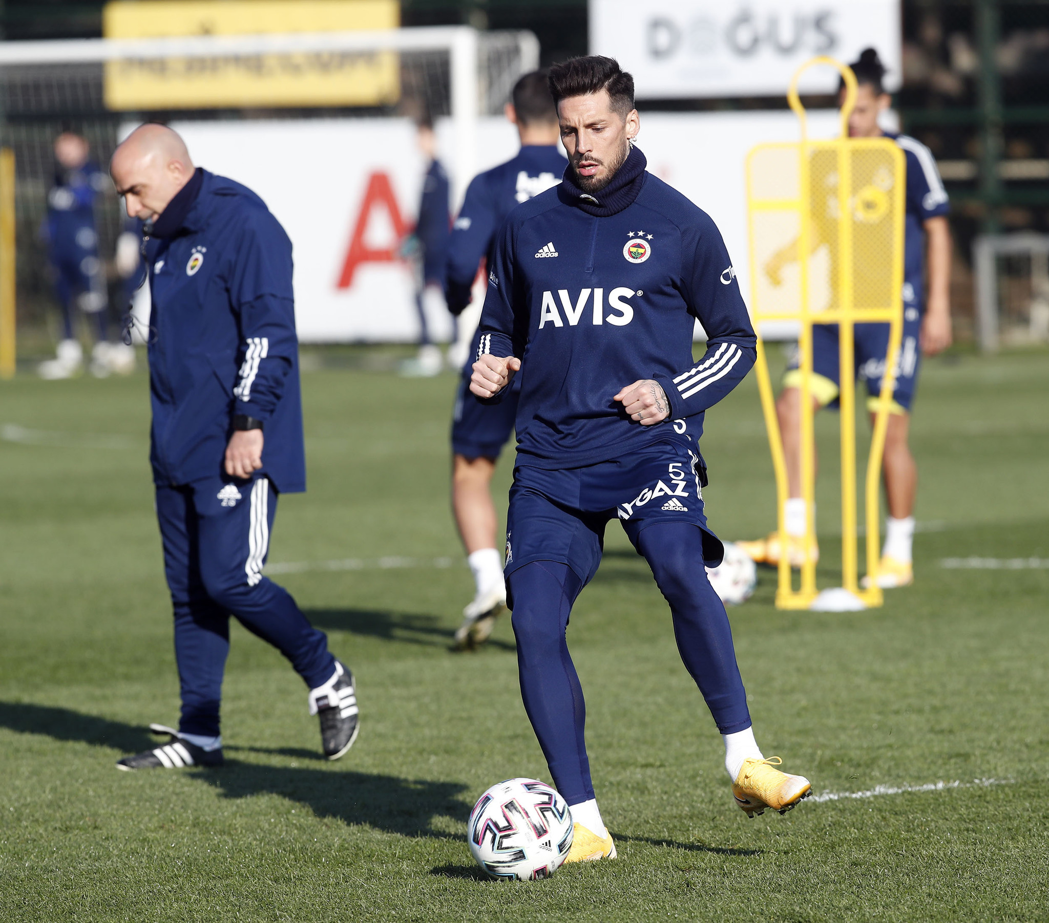 Son dakika spor haberi: Emre Belözoğlu’dan uygulamalı anlatım! Antrenmandaki o kare...