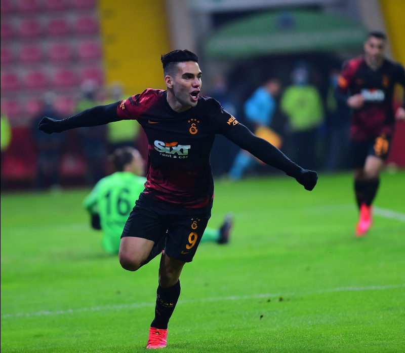 Son dakika spor haberleri: Galatasaray’da Falcao kıymete bindi! 3 talip birden...