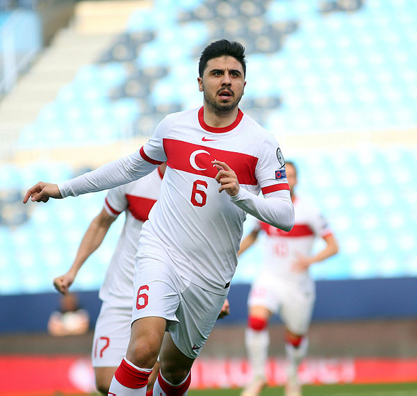 Son dakika spor haberi: Fenerbahçe’ye Emre Belözoğlu dokunuşu! İlk 11’de flaş değişiklikler...
