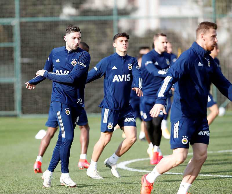 Son dakika spor haberi: Fenerbahçe’ye Emre Belözoğlu dokunuşu! İlk 11’de flaş değişiklikler...