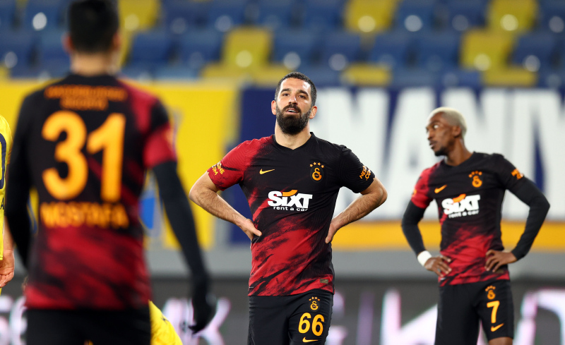 Galatasaray geri dönemiyor! 8 maçta sadece 1 puan...