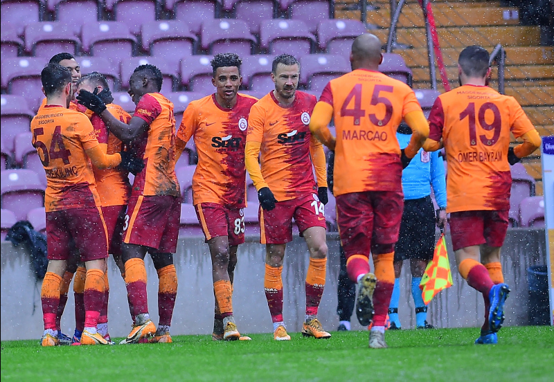 Galatasaray geri dönemiyor! 8 maçta sadece 1 puan...