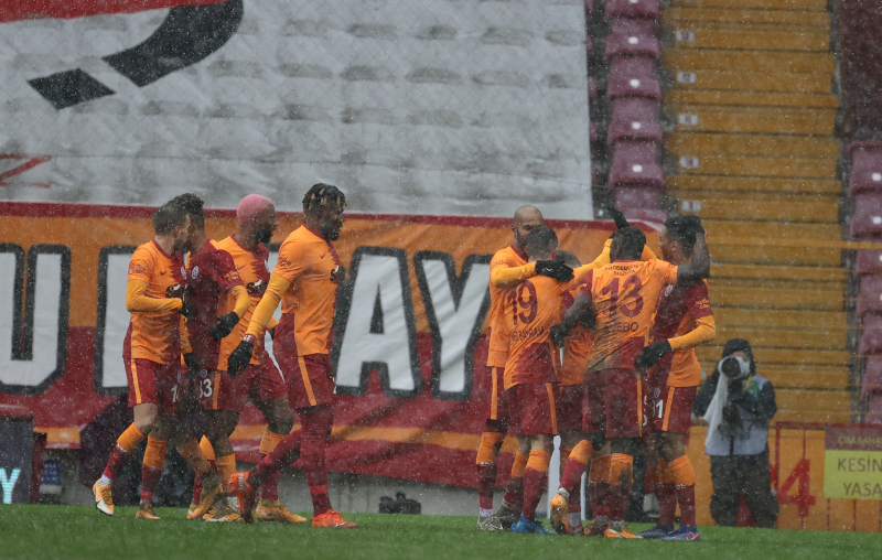 Galatasaray geri dönemiyor! 8 maçta sadece 1 puan...